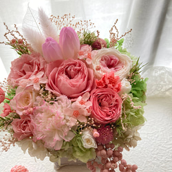 新作豪華プリザーブドフラワー希少なチューリップ 大輪オールドローズのピンク系アレンジ 母の日ギフト誕生日 結婚新築祝い 6枚目の画像