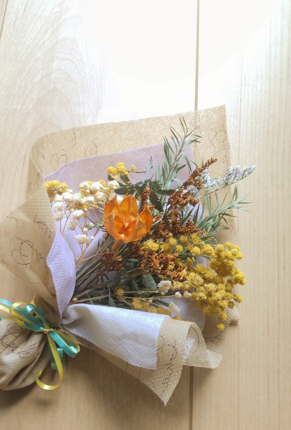 【プレゼントやインテリアに】本物ミモザの幸せ花束〜ナチュラルな花々をそえて〜① 5枚目の画像