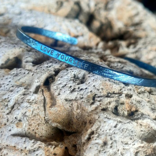 特別価格20％OFF〉純チタンブレスレット ハンドメイドでカラフル