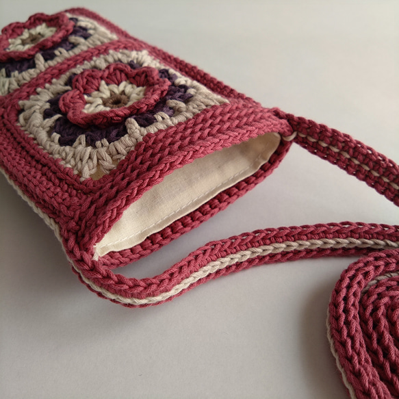 ＊クロシェフラワーのスマホショルダー・アンティークローズ色＊　コットン　オールシーズン　手編み　かぎ針編み　内布付き 人気・おすすめ｜多用途・生活用品におすすめ キャンペーン中 即納