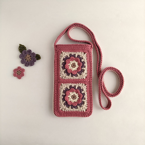 ＊クロシェフラワーのスマホショルダー・アンティークローズ色＊　コットン　オールシーズン　手編み　かぎ針編み　内布付き 人気・おすすめ｜多用途・生活用品におすすめ キャンペーン中 即納