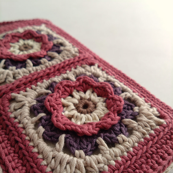 ＊クロシェフラワーのスマホショルダー・アンティークローズ色＊　コットン　オールシーズン　手編み　かぎ針編み　内布付き 人気・おすすめ｜多用途・生活用品におすすめ キャンペーン中 即納