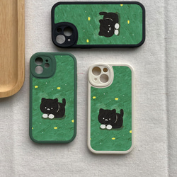 智慧型手機保護殼 兼容所有 iPhone 15/14/13/12/11 等型號 黑貓草地插畫 全包防震手機套 第4張的照片