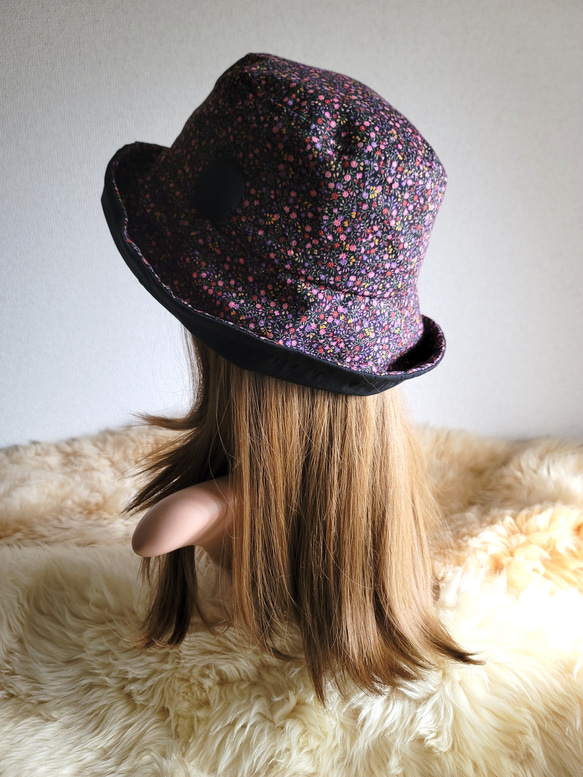 ブラック×ピンク系小花柄★ひとつ持っていると便利なプレーン帽子 8枚目の画像