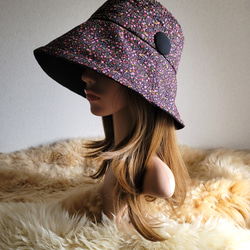 ブラック×ピンク系小花柄★ひとつ持っていると便利なプレーン帽子 6枚目の画像