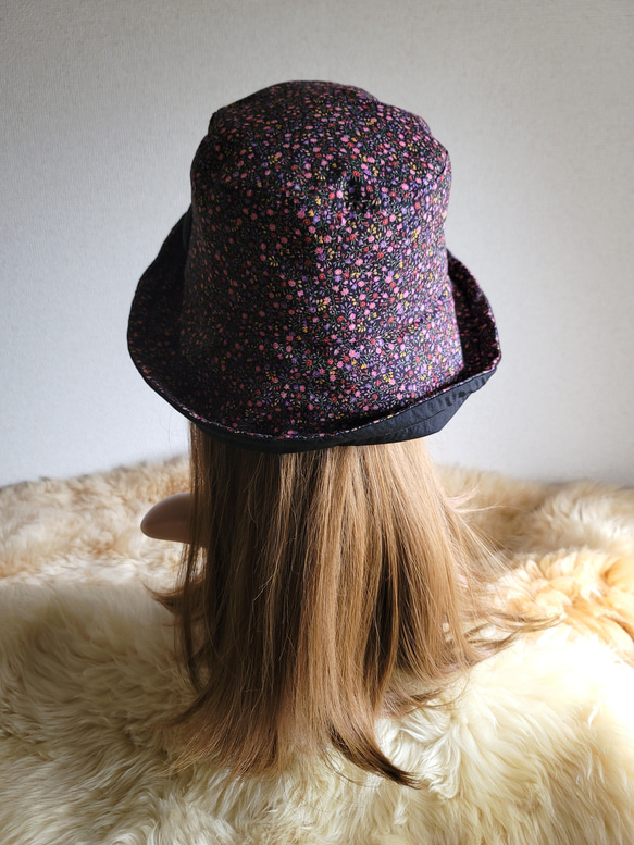ブラック×ピンク系小花柄★ひとつ持っていると便利なプレーン帽子 12枚目の画像