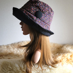 ブラック×ピンク系小花柄★ひとつ持っていると便利なプレーン帽子 3枚目の画像