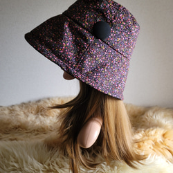 ブラック×ピンク系小花柄★ひとつ持っていると便利なプレーン帽子 5枚目の画像