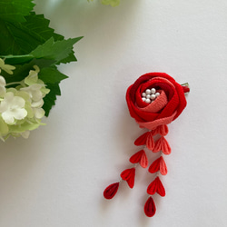 【七五三】小さな玉バラのヘアクリップ (赤) 5枚目の画像
