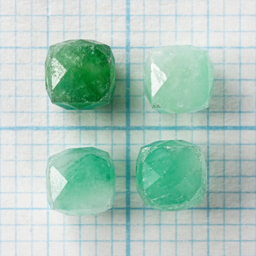 4粒売り 高品質ブラジル産エメラルドAAA- キューブカット4×4×4mm