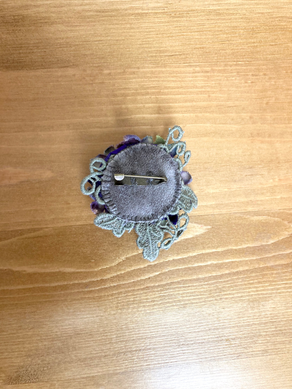 小さな紫陽花ブローチ 4枚目の画像