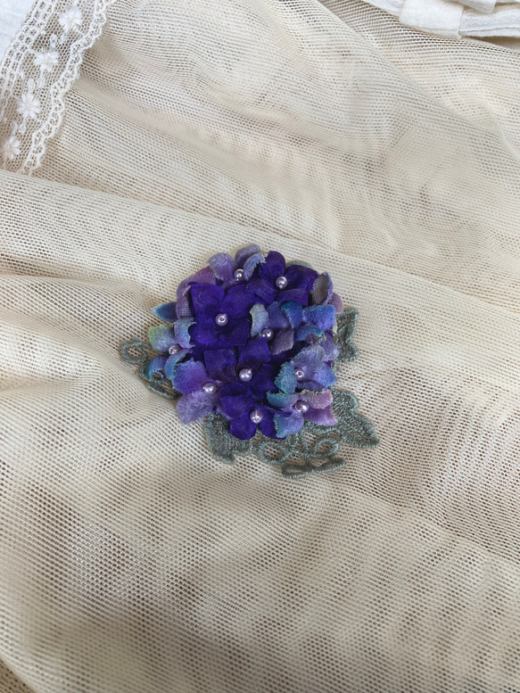 小さな紫陽花ブローチ 5枚目の画像