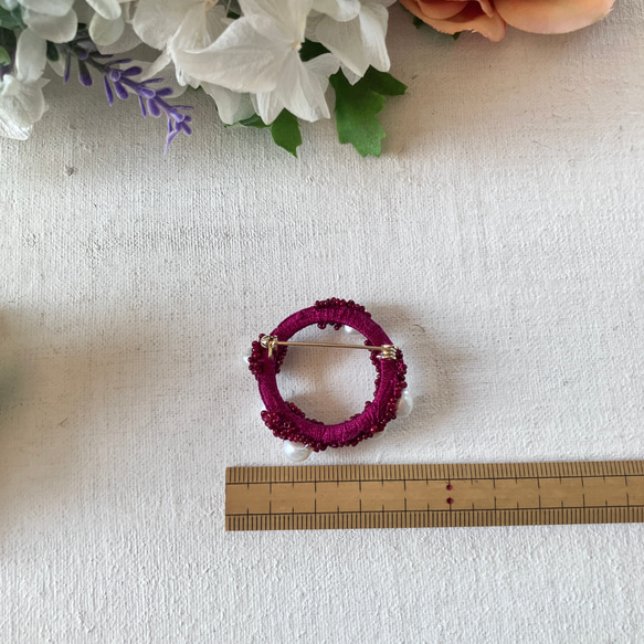 一点物　淡水パールとフランスアンティークビーズのブローチ　大　深紅　beaded circle brooch 8枚目の画像