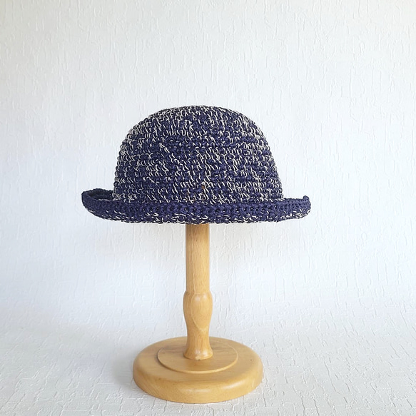 麦わら帽子 夏の帽子 ネイビー コットンラフィア 手編み UV対策 日よけ M ナチュラル 大人可愛い 軽い 4枚目の画像