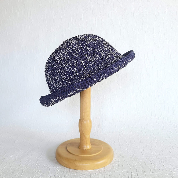 麦わら帽子 夏の帽子 ネイビー コットンラフィア 手編み UV対策 日よけ M ナチュラル 大人可愛い 軽い 3枚目の画像