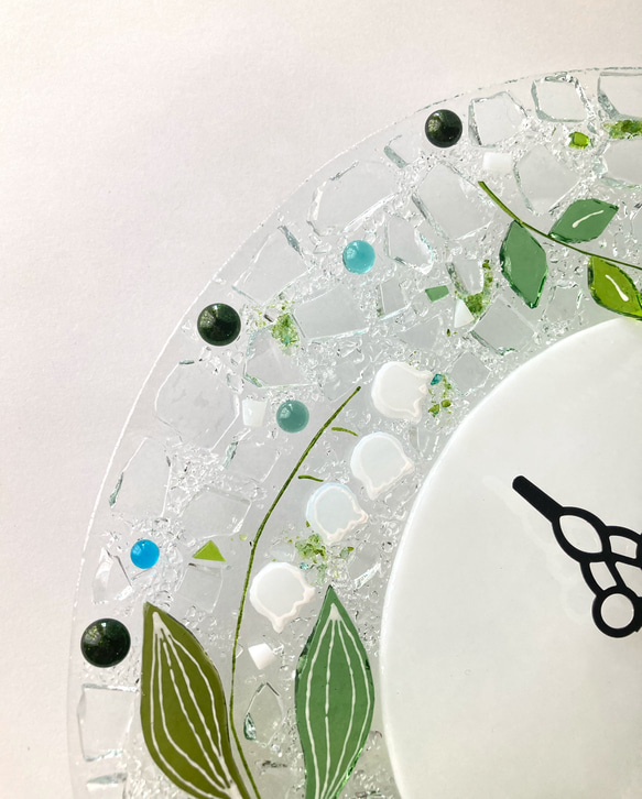 結婚お祝い・引っ越しお祝いにも♪【オーダー制作】ガラスの壁掛け時計（スズラン）電波時計に変更可 K1589562614(12100円)