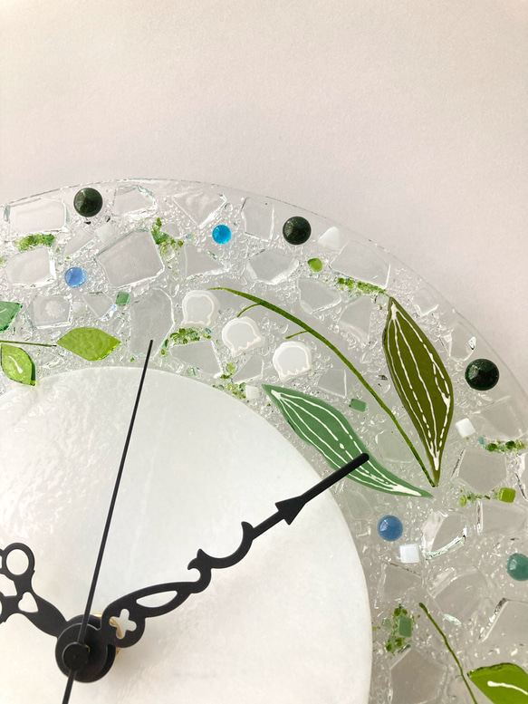 結婚お祝い・引っ越しお祝いにも♪【オーダー制作】ガラスの壁掛け時計（スズラン）電波時計に変更可 K1589562614(12100円)