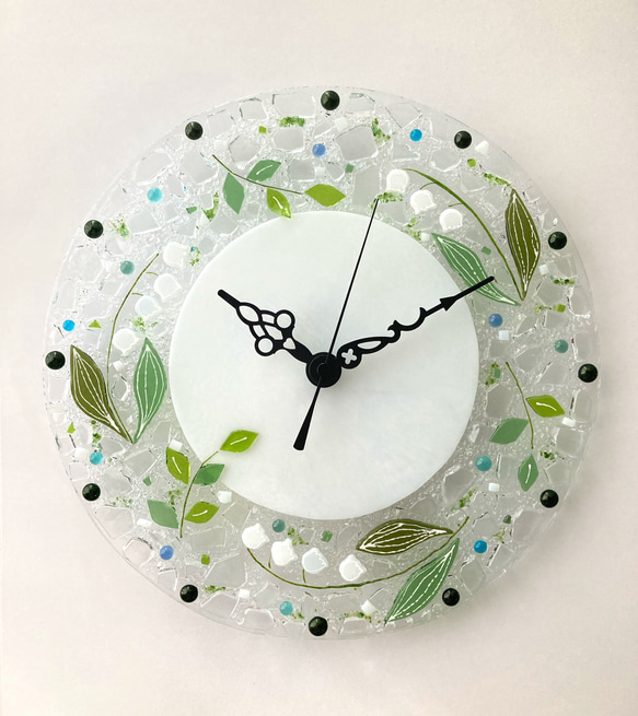 結婚お祝い・引っ越しお祝いにも♪【オーダー制作】ガラスの壁掛け時計（スズラン）電波時計に変更可 K1589562614(12100円)