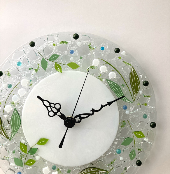 結婚お祝い・引っ越しお祝いにも♪【オーダー制作】ガラスの壁掛け時計（スズラン）電波時計に変更可 K1589562614(12100円)