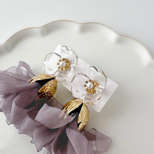 *お花とリボンタッセルのピアス*【No.325】 ピアス】パープルグレーリボンタッセルとフラワー/揺れる くすみカラー
