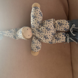 とんがり帽子とフェルトの靴の布人形さん 1枚目の画像
