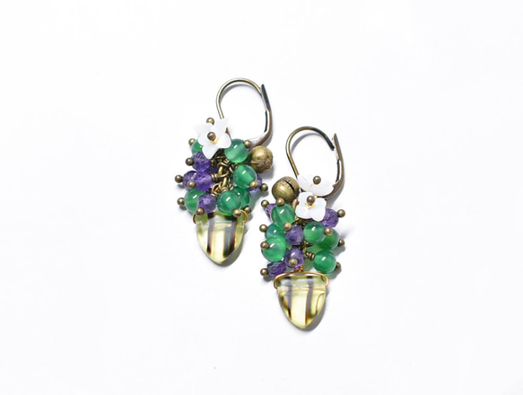 三角鈾玻璃、重型紫水晶、綠瑪瑙、白珍珠貝花、民族鐘形耳環 第4張的照片