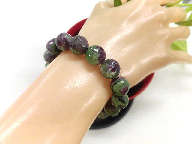 天然石 ルビーインゾイサイト11.8～12.3mmカット玉ブレスレット 内周18.0cm　　240101307