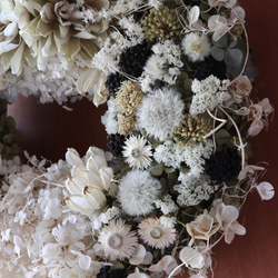 (40cm)   布花のダリアとドライフラワーのアジサイとタンポポの綿毛のボリュームリース/開店祝い/母の日/店舗装飾 9枚目の画像