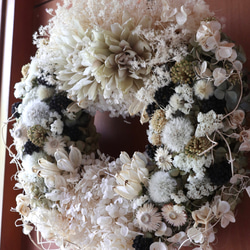 (40cm)   布花のダリアとドライフラワーのアジサイとタンポポの綿毛のボリュームリース/開店祝い/母の日/店舗装飾 7枚目の画像