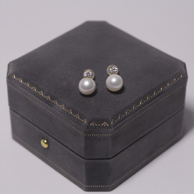 淡水ラウンドパールのピアス　　イヤリング　真珠　淡水真珠　6月誕生石 夏の誕生石