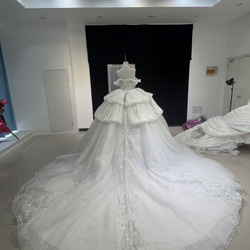 華やかトレーン！高級感溢れるホルターネック贅沢なストーン　グリッター　ビスチェ背空き　ウェディングドレス前撮り2ways 2枚目の画像
