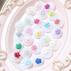 送料込み‼️【誕生石カラー】お花の刺繍×レジン ピアス イヤリング ぷっくりお花 パステル ビビット 2枚目の画像