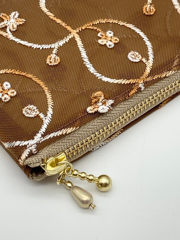 刺繍ハードメッシュ　茶色小花ぼかし刺繍　軽いセミシースルーのフラットなポーチ　アイボリー色ファスナー　507 7枚目の画像