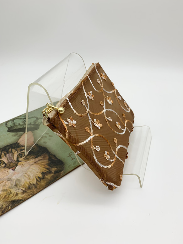 刺繍ハードメッシュ　茶色小花ぼかし刺繍　軽いセミシースルーのフラットなポーチ　アイボリー色ファスナー　507 2枚目の画像