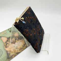 四角が使い易い　刺繍ハードメッシュ　軽いセミシースルーのフラットなポーチ　焦げ茶色ファスナー　509 4枚目の画像