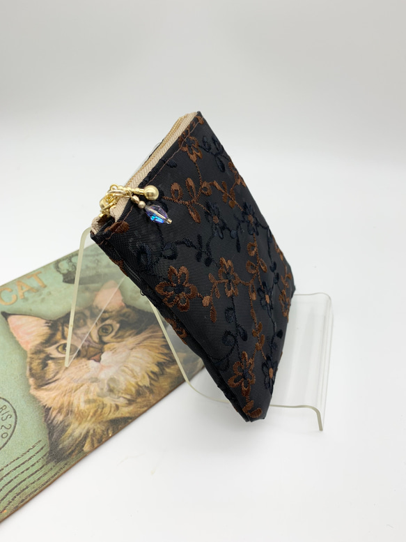 四角が使い易い　刺繍ハードメッシュ　軽いセミシースルーのフラットなポーチ　焦げ茶色ファスナー　509 4枚目の画像