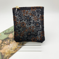 四角が使い易い　刺繍ハードメッシュ　軽いセミシースルーのフラットなポーチ　焦げ茶色ファスナー　509 1枚目の画像