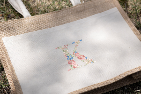 【夏の新作】 ジュートバッグ かごバッグ 名入れバッグ イニシャル お名前刺繍 マザーズバッグ 保育園 4枚目の画像