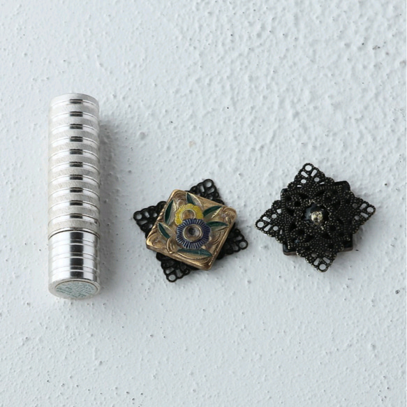 チェコガラスボタン　二輪のお花スクエアボタンのイヤリング 5枚目の画像
