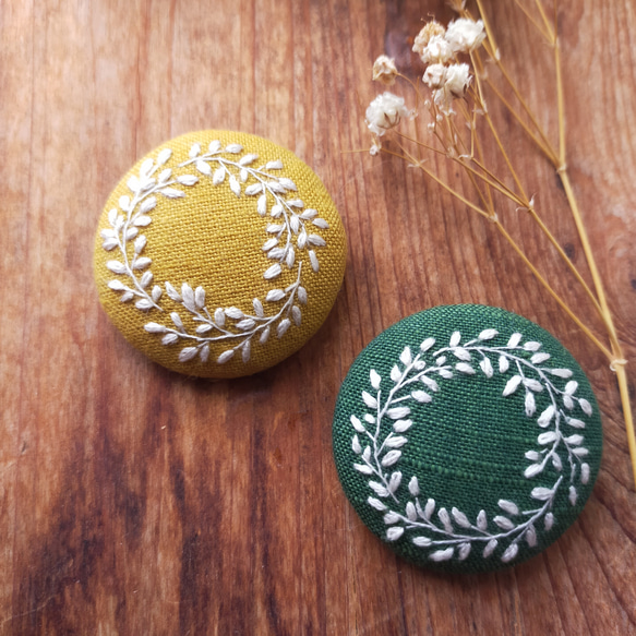 【ナチュラルリース 】 手刺繍ブローチ 38mm マスタード 3枚目の画像