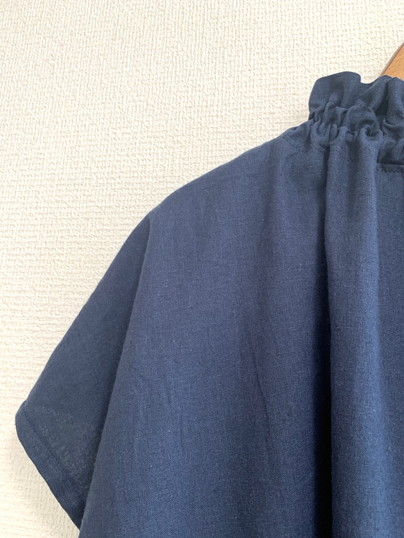 コットンリネンの半袖ギャザーネックブラウス/ネイビー 7枚目の画像