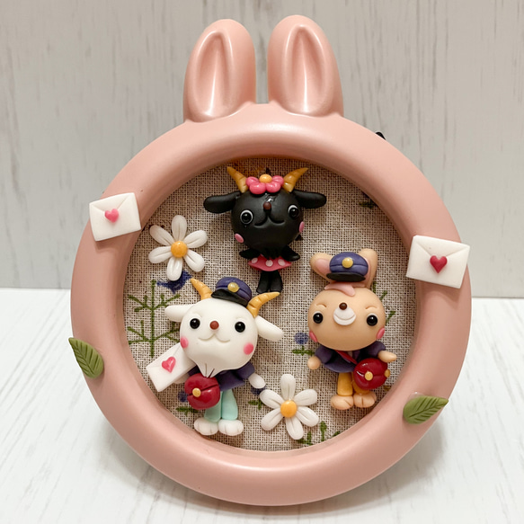 うさぎピンクフレーム 白やぎ、黒やぎ郵便屋さん☆ミニチュア 粘土細工