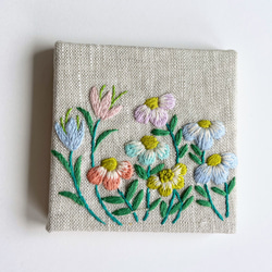 ことりと草花の刺繍パネル【Botanical】 2枚目の画像