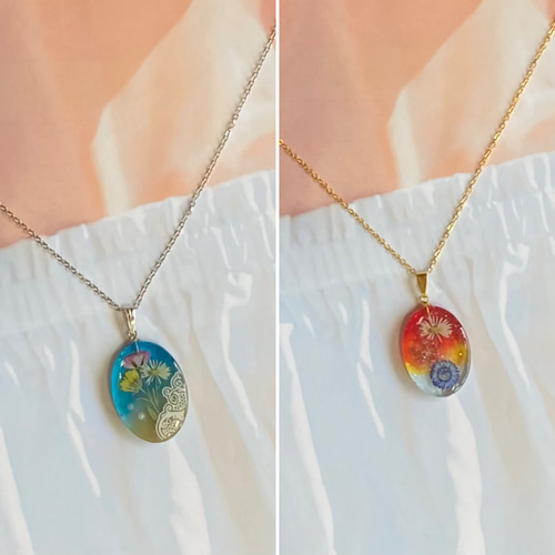 花咲くゼリー色の楕円形レジンアクセサリー ネックレス・バッグ