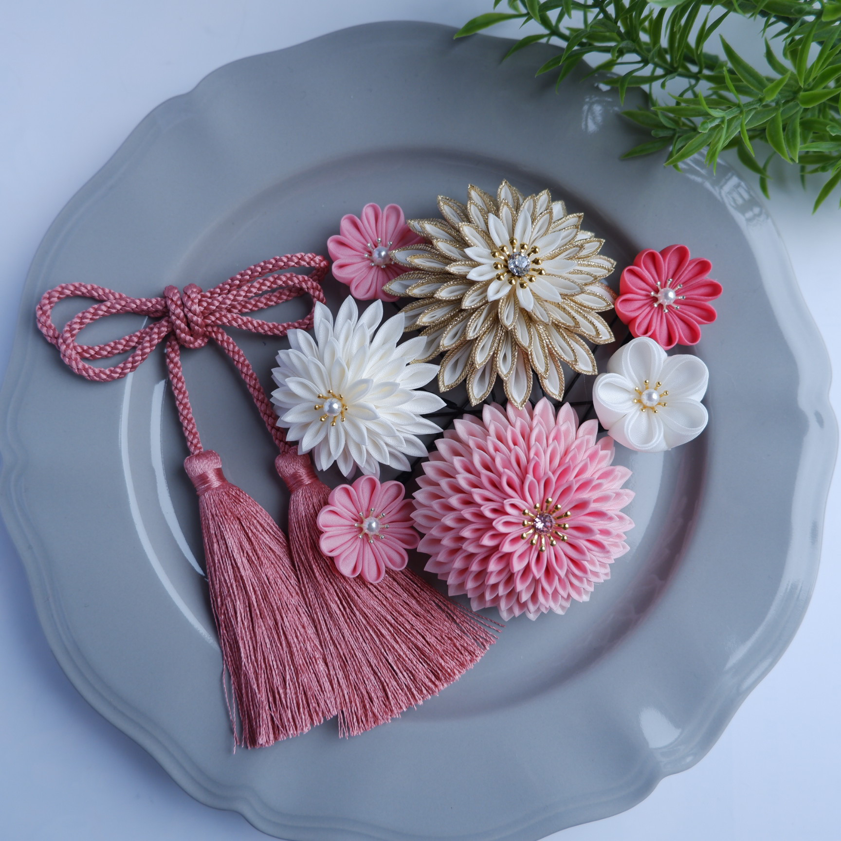 つまみ細工髪飾り　ピンク&ゴールド　（成人式髪飾り　結婚式髪飾り　卒業式髪飾り　和装ヘアアクセサリー　和装小物）