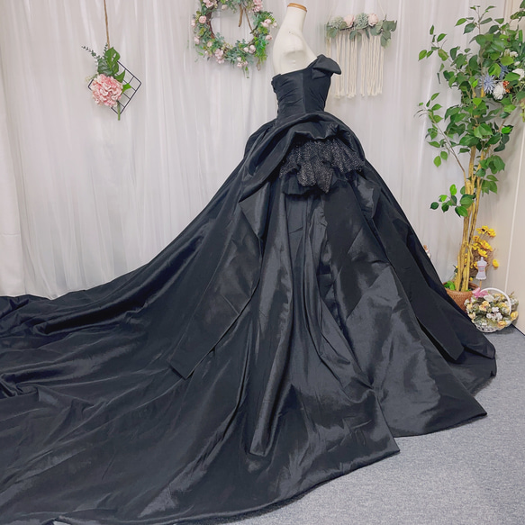 高級なカラードレス　ブラックドレス　ウェディングドレス  サイズオーダー　前取り　二次会 3枚目の画像