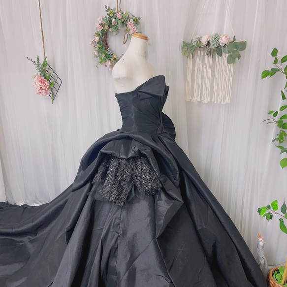 高級なカラードレス　ブラックドレス　ウェディングドレス  サイズオーダー　前取り　二次会 4枚目の画像