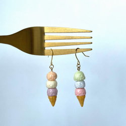 【ミニチュアアイス】6色の虹色アイスクリームのピアス　　イヤリング　ミニチュアフード　 5枚目の画像