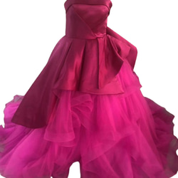 カラードレス ビビッドピンク ベアトップ チュールスカート デザイン感  プリンセスライン 結婚式 前撮り 1枚目の画像