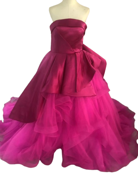カラードレス ビビッドピンク ベアトップ チュールスカート デザイン感  